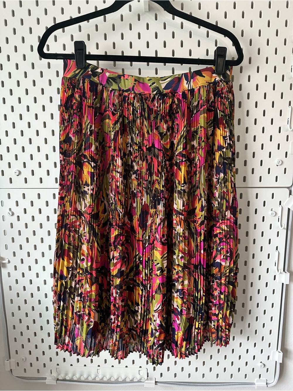 Jaclyn Smith Collection Pleated Midi Skirt in Floral Multicolor Print